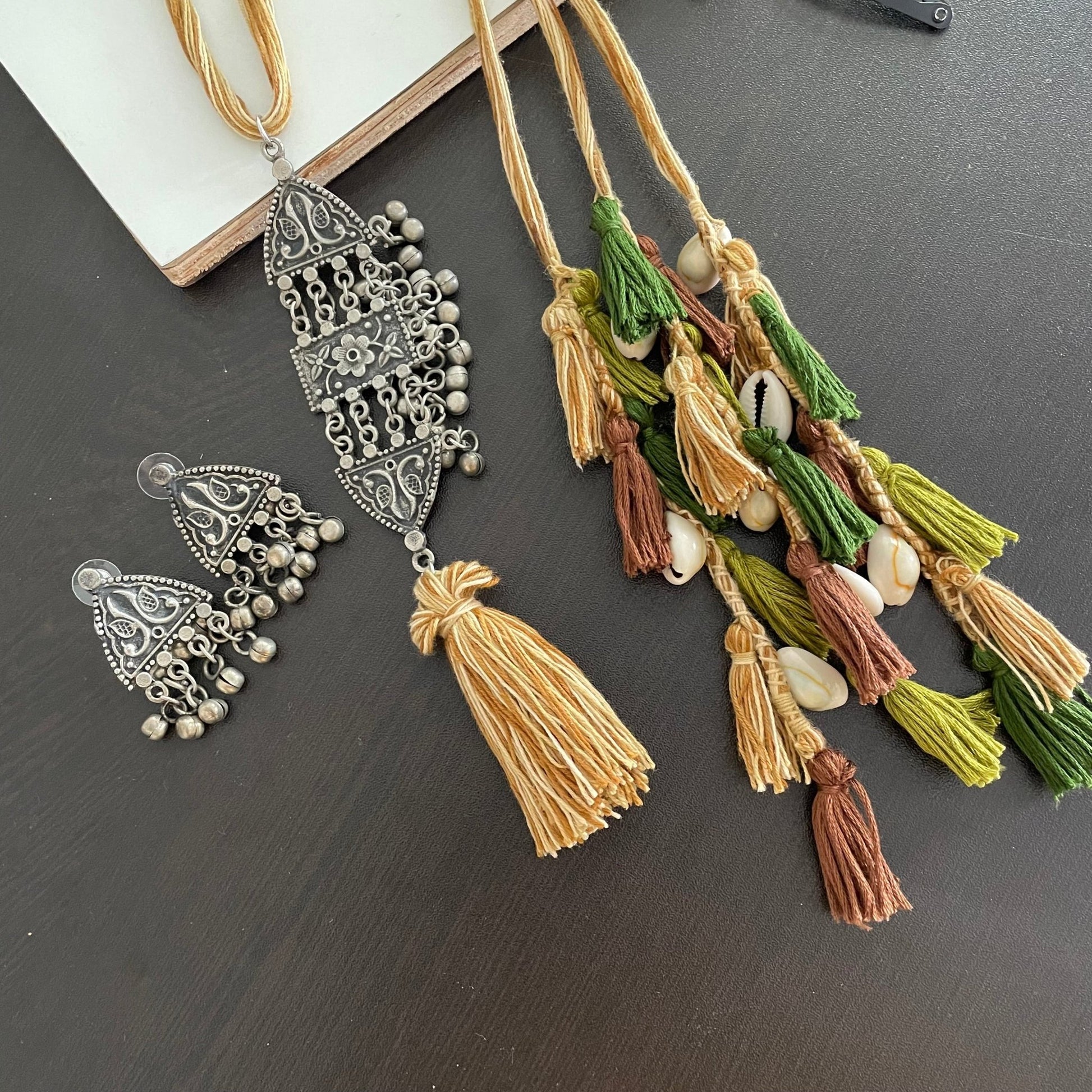 Set of parandi and necklace set - Kalakari