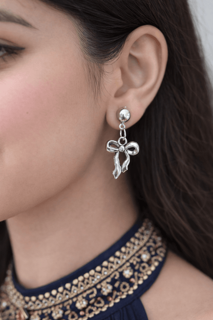 Silver bow earrings - Kalakari